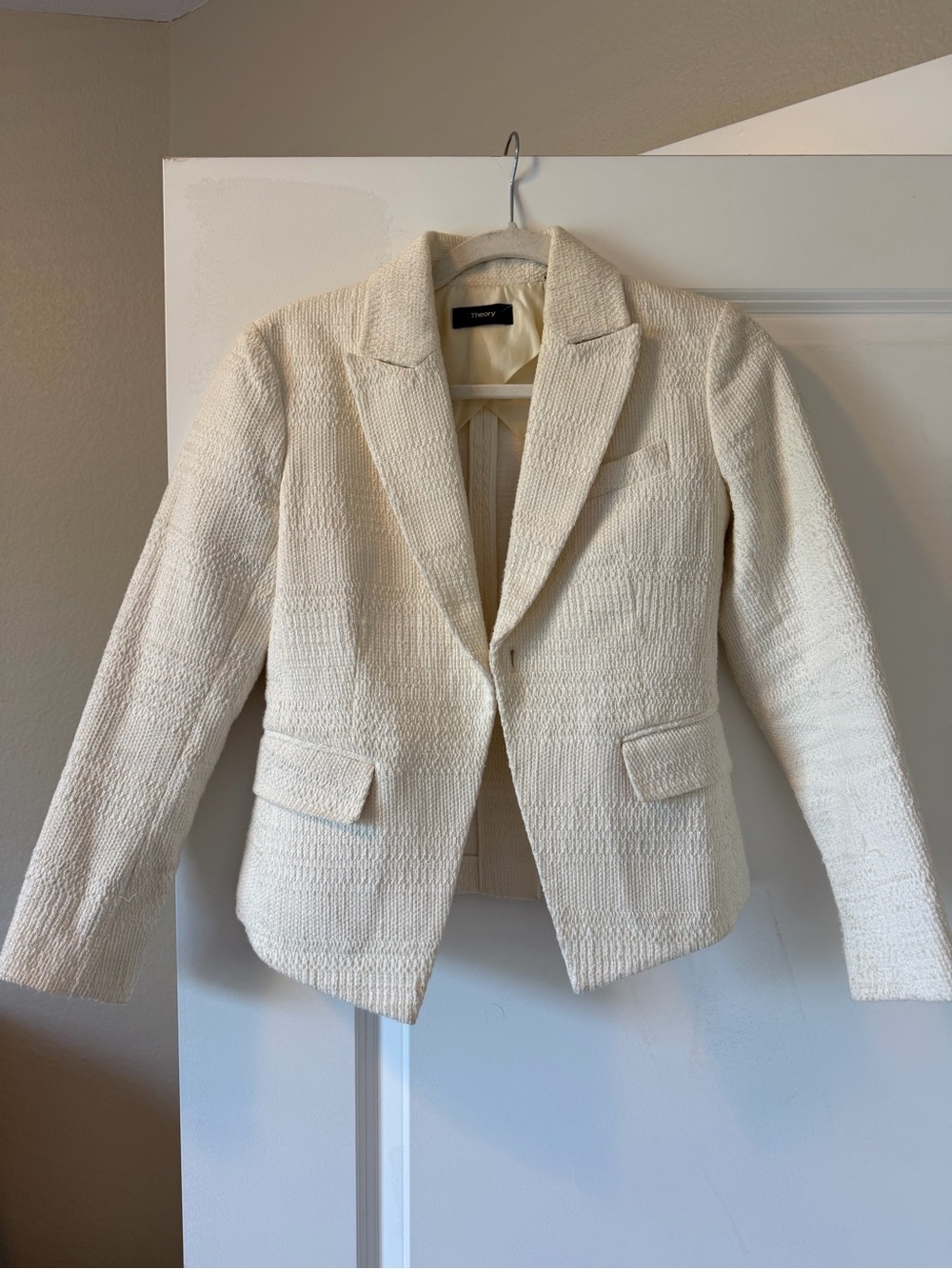 Theory Cotton Textured Brince
Newdale Bonded Warm Ivory
Blazer Size 00 - Picture 3 of 10